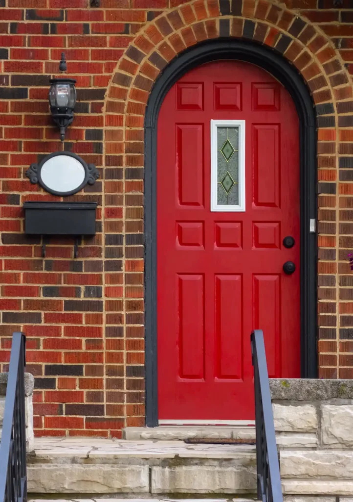 rood geverfde voordeur