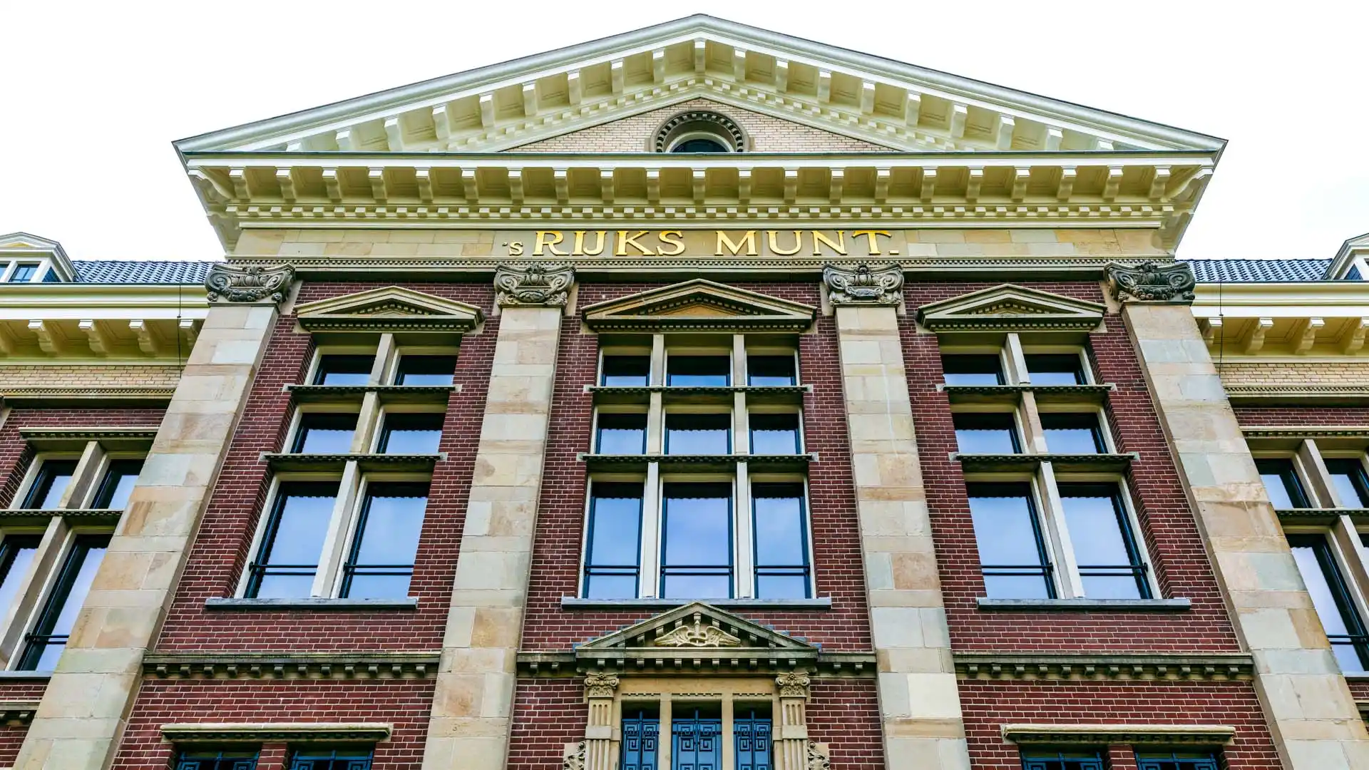 Muntgebouw Utrecht gerenoveerd met Wijzonol Verf