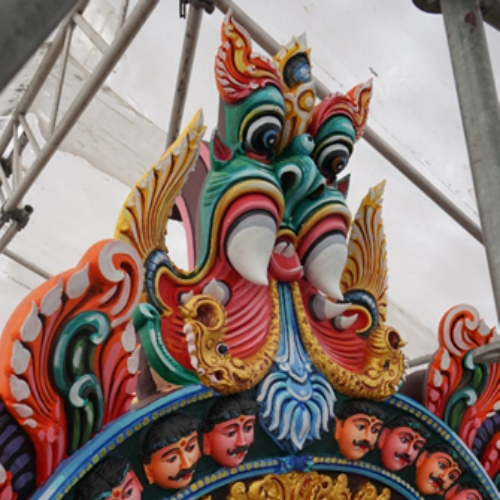 Kleurrijk detail van schilderproject Vraja Hindu Tempel in Den Helder